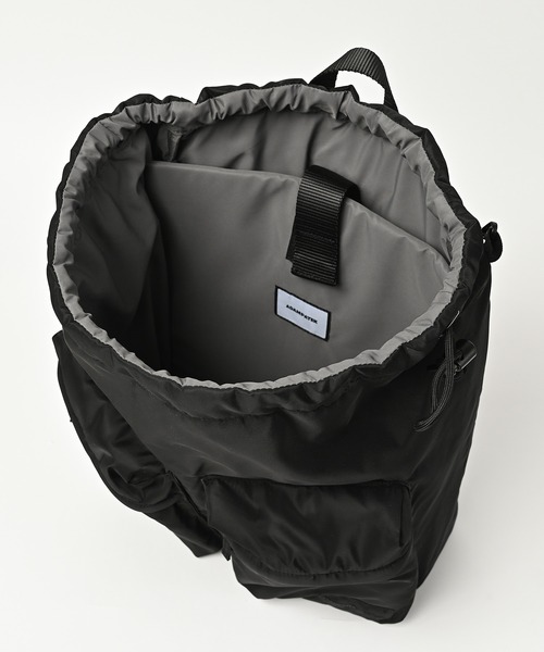 ADAM PATEK(アダムパテック)の「【RS】【ADAMPATEK】double pockets drawstring backpack(バックパック/リュック・メンズ・グレー/ブラック・FREE)」の6枚目の写真