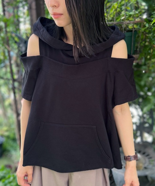 AVIE(アビィ)の「スリットデザインフーディプルオーバー(パーカー・レディース・トップグレー/モカ/ブラック・38)」の1枚目の写真