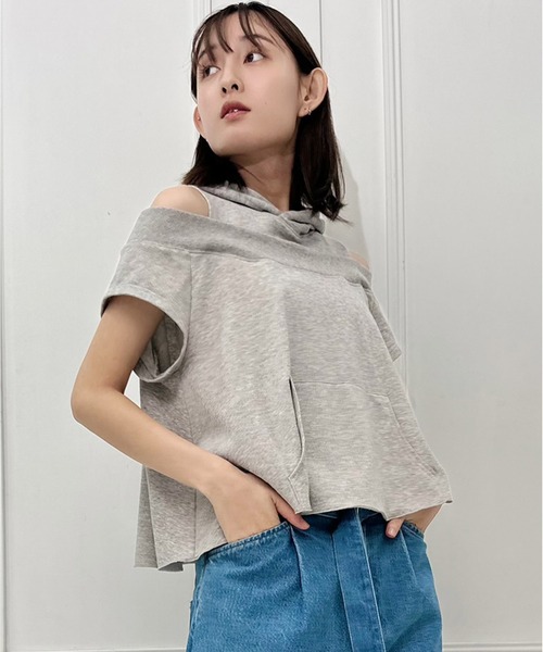 AVIE(アビィ)の「スリットデザインフーディプルオーバー(パーカー・レディース・トップグレー/モカ/ブラック・38)」の2枚目の写真