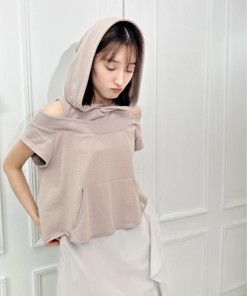 AVIE(アビィ)の「スリットデザインフーディプルオーバー(パーカー・レディース・トップグレー/モカ/ブラック・38)」の3枚目の写真