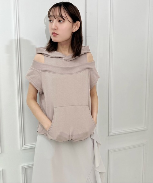 AVIE(アビィ)の「スリットデザインフーディプルオーバー(パーカー・レディース・トップグレー/モカ/ブラック・38)」の10枚目の写真