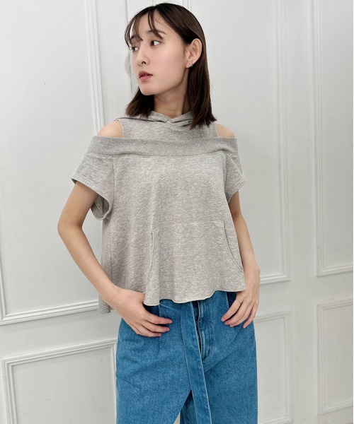 AVIE(アビィ)の「スリットデザインフーディプルオーバー(パーカー・レディース・トップグレー/モカ/ブラック・38)」の4枚目の写真