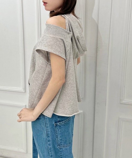 AVIE(アビィ)の「スリットデザインフーディプルオーバー(パーカー・レディース・トップグレー/モカ/ブラック・38)」の7枚目の写真