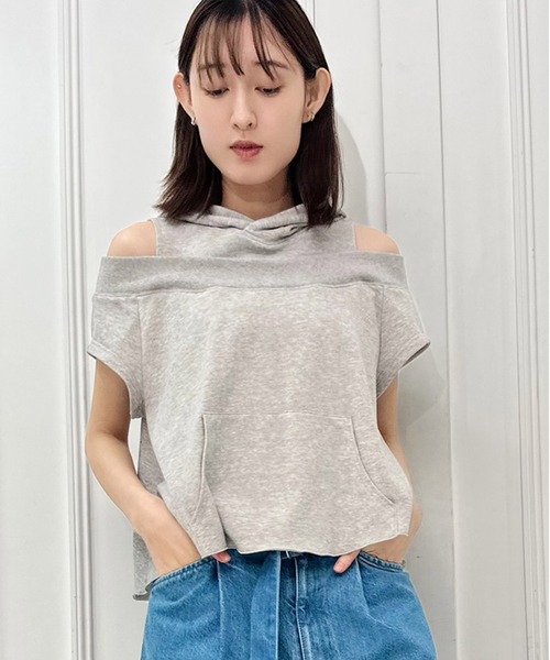 AVIE(アビィ)の「スリットデザインフーディプルオーバー(パーカー・レディース・トップグレー/モカ/ブラック・38)」の5枚目の写真