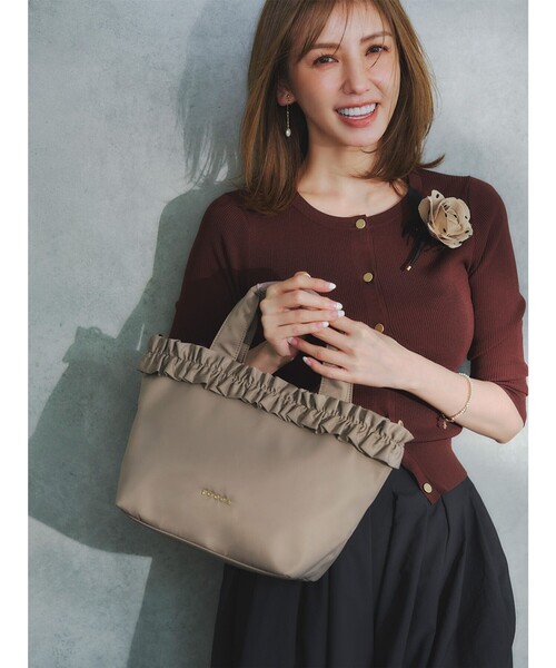 TOCCA(トッカ)の「FRILL GARLAND NYLONTOTE トートバッグ(トートバッグ・レディース・レッド系/ブラック系/ベージュ系・F)」の3枚目の写真