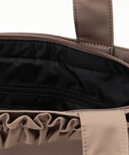 TOCCA(トッカ)の「FRILL GARLAND NYLONTOTE トートバッグ(トートバッグ・レディース・レッド系/ブラック系/ベージュ系・F)」の4枚目の写真