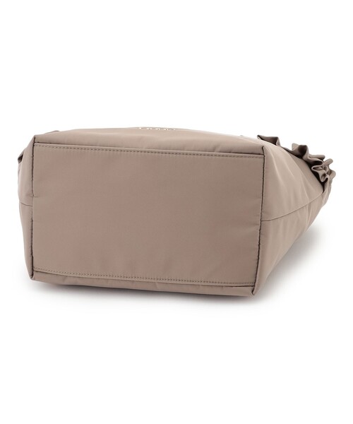 TOCCA(トッカ)の「FRILL GARLAND NYLONTOTE トートバッグ(トートバッグ・レディース・レッド系/ブラック系/ベージュ系・F)」の21枚目の写真