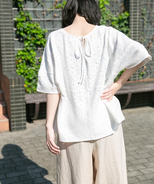 ITEMS URBANRESEARCH（アイテムズ アーバンリサーチ）の「バルーンスリーブレースプルオーバー（その他トップス・レディース・オフホワイト/ブラック・FREE）」の15枚目の写真