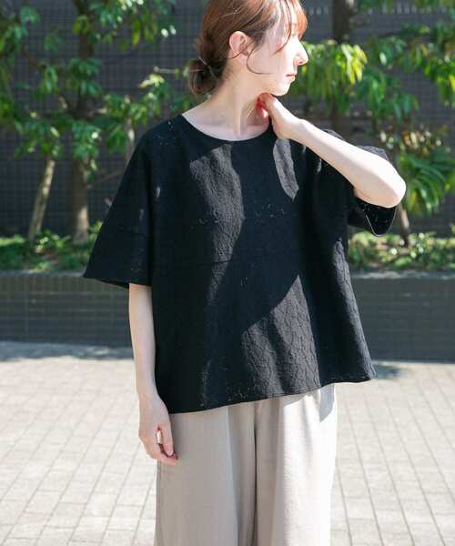 ITEMS URBANRESEARCH（アイテムズ アーバンリサーチ）の「バルーンスリーブレースプルオーバー（その他トップス・レディース・オフホワイト/ブラック・FREE）」の3枚目の写真