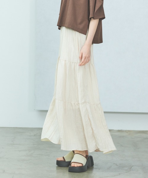 LAKOLE(ラコレ)の「サテンワッシャーティアードスカート / 499552(スカート・レディース・ブラック/ブラウン/アイボリー/マスタード・FREE)」の2枚目の写真