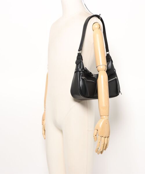 archives(アルシーヴ)の「ZIPディテールハーフムーンバッグ(ハンドバッグ・レディース・ブラック/ブラウン/キャメル・FREE)」の15枚目の写真