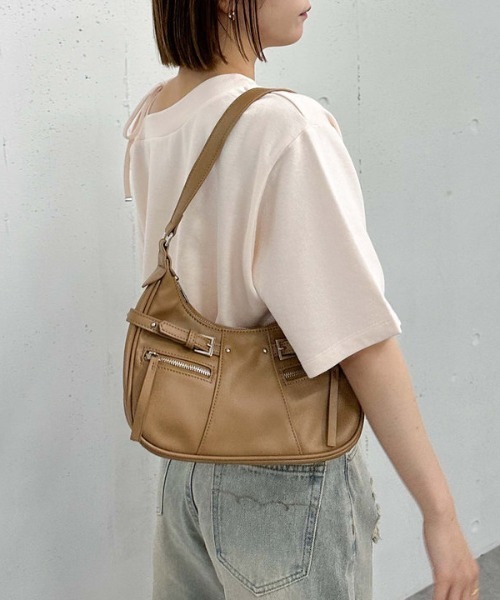 archives(アルシーヴ)の「ZIPディテールハーフムーンバッグ(ハンドバッグ・レディース・ブラック/ブラウン/キャメル・FREE)」の22枚目の写真