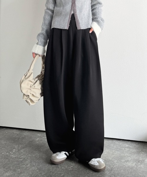classicalelf（クラシカルエルフ）の「たっぽりシルエットに一目ぼれ。3タックコクーンシルエットダンボール素材ワイドパンツ（スウェットパンツ・レディース・杢グレー/ブラック/オートミール・LARGE/MEDIUM/SMALL/X-LARGE）」の4枚目の写真