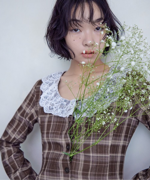 etre loin（エトルワン）の「Lace trimmed tailored blouse（シャツ/ブラウス・レディース・グレー/ブラック/ブラウン・M）」の3枚目の写真