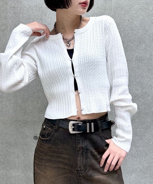 PAGEBOY（ページボーイ）の「ピグメントケーブルカーディガン（カーディガン/ボレロ・レディース・マスタード/ネイビー/チャコールグレー/オフホワイト・FREE）」の2枚目の写真