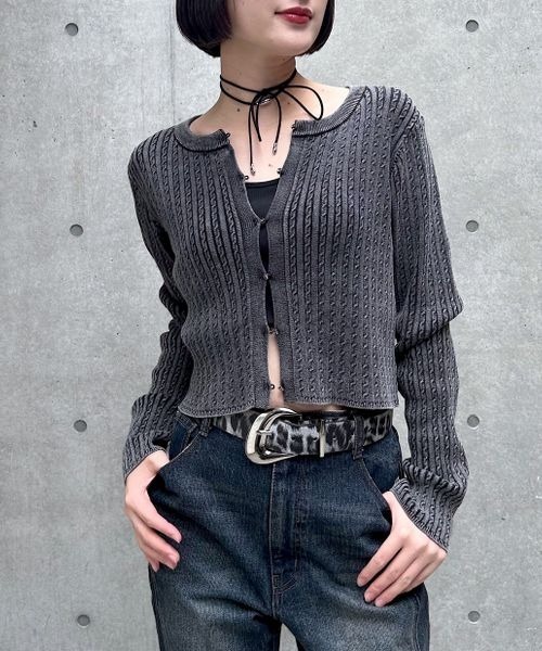 PAGEBOY（ページボーイ）の「ピグメントケーブルカーディガン（カーディガン/ボレロ・レディース・マスタード/ネイビー/チャコールグレー/オフホワイト・FREE）」の6枚目の写真