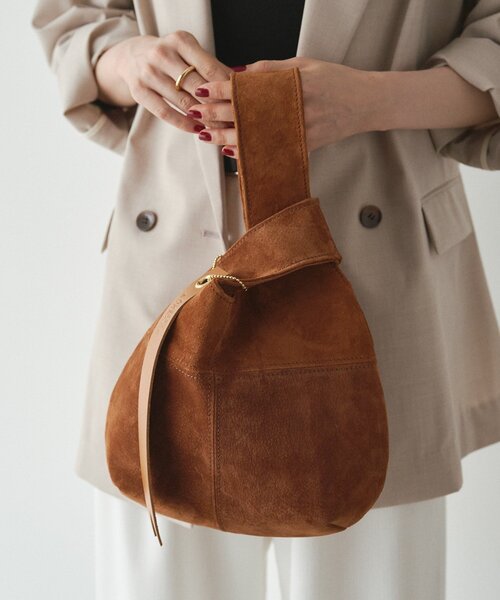 russet(ラシット)の「【再値下げ】スエード巾着ハンドバッグ(トートバッグ・レディース・イエロー/ベージュ/ブラウン/グレー・FREE)」の1枚目の写真