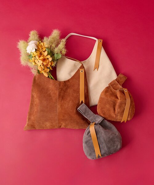russet(ラシット)の「【再値下げ】スエード巾着ハンドバッグ(トートバッグ・レディース・イエロー/ベージュ/ブラウン/グレー・FREE)」の5枚目の写真
