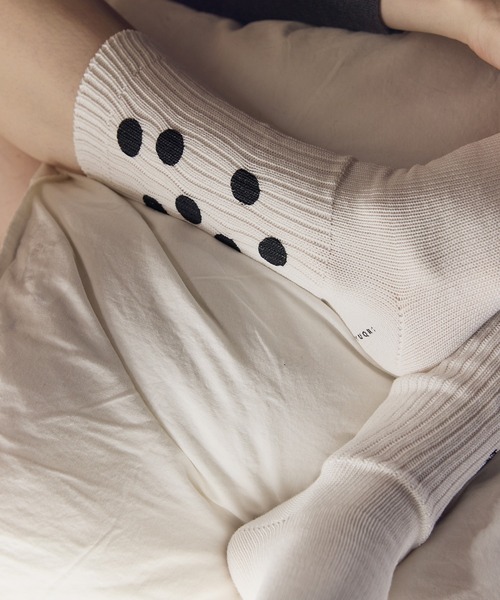 YUQRI（ユクリ）の「【YUQRI】Paint Dots（ソックス/靴下・レディース・ホワイト系その他2/ブラック/ホワイト系その他3/ホワイト・L/S/M）」の5枚目の写真