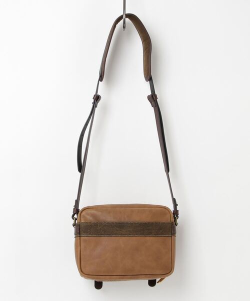 DSQUARED2(ディースクエアード)の「Canadian Crossbody/0252(ショルダーバッグ・メンズ・ダークベージュ・FREE)」の2枚目の写真