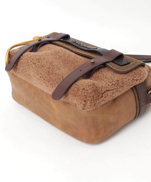 DSQUARED2(ディースクエアード)の「Canadian Crossbody/0252(ショルダーバッグ・メンズ・ダークベージュ・FREE)」の3枚目の写真