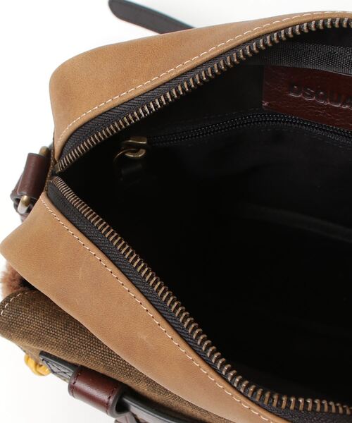 DSQUARED2(ディースクエアード)の「Canadian Crossbody/0252(ショルダーバッグ・メンズ・ダークベージュ・FREE)」の4枚目の写真