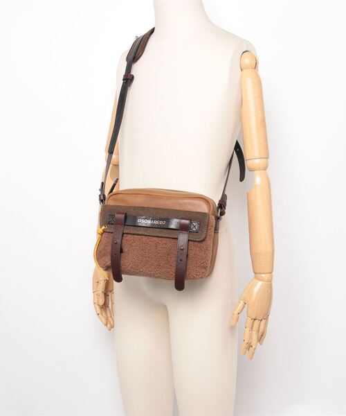 DSQUARED2(ディースクエアード)の「Canadian Crossbody/0252(ショルダーバッグ・メンズ・ダークベージュ・FREE)」の5枚目の写真