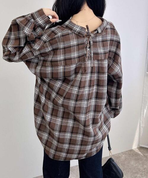 INGNI(イング)の「バックレースアップチェック柄裾タック/シャツ(シャツ/ブラウス・レディース・ブラウン系その他2/ブラック系/ネイビー系2・M)」の20枚目の写真