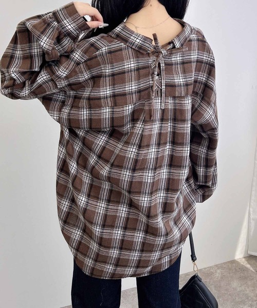 INGNI(イング)の「バックレースアップチェック柄裾タック/シャツ(シャツ/ブラウス・レディース・ブラウン系その他2/ブラック系/ネイビー系2・M)」の2枚目の写真