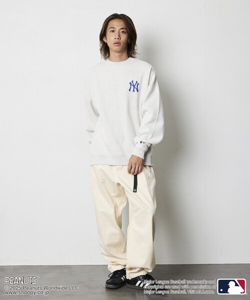 FREAK'S STORE(フリークスストア)の「限定展開 MLB×PEANUTS 別注 ビッグシルエット バックプリント クルーネックスウェット/YANKEES(スウェット・メンズ・ブラック/アッシュグレー/ネイビー・LARGE/MEDIUM/SMALL)」の12枚目の写真