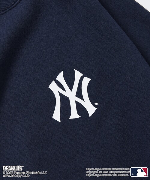 FREAK'S STORE(フリークスストア)の「限定展開 MLB×PEANUTS 別注 ビッグシルエット バックプリント クルーネックスウェット/YANKEES(スウェット・メンズ・ブラック/アッシュグレー/ネイビー・LARGE/MEDIUM/SMALL)」の17枚目の写真