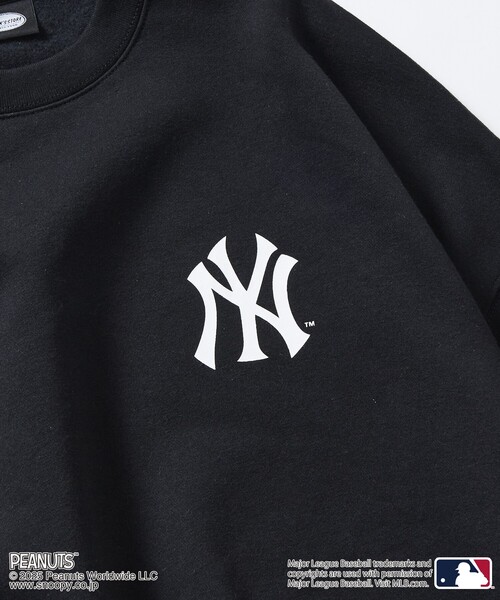FREAK'S STORE(フリークスストア)の「限定展開 MLB×PEANUTS 別注 ビッグシルエット バックプリント クルーネックスウェット/YANKEES(スウェット・メンズ・ブラック/アッシュグレー/ネイビー・LARGE/MEDIUM/SMALL)」の22枚目の写真