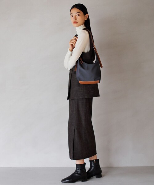 green label relaxing（グリーンレーベルリラクシング）の「ダブルバックル 2WAYショルダーバッグ M はっ水（ショルダーバッグ・レディース・グレー/オフホワイト/ブラック/ネイビー・FREE）」の6枚目の写真