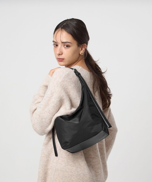 green label relaxing（グリーンレーベルリラクシング）の「ダブルバックル 2WAYショルダーバッグ M はっ水（ショルダーバッグ・レディース・グレー/オフホワイト/ブラック/ネイビー・FREE）」の11枚目の写真