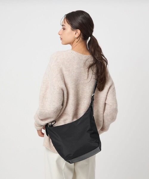 green label relaxing（グリーンレーベルリラクシング）の「ダブルバックル 2WAYショルダーバッグ M はっ水（ショルダーバッグ・レディース・グレー/オフホワイト/ブラック/ネイビー・FREE）」の13枚目の写真