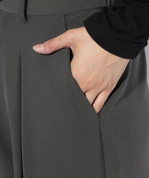 GLOBAL WORK（グローバルワーク）の「タックワイドパンツ/599681（スラックス・レディース・チャコール/ブラック/ブラウン・MEDIUM/LARGE）」の8枚目の写真