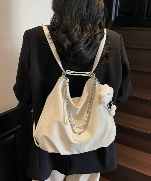 gossip！ロサンゼルス（ゴシップロサンゼルス）の「【Y2K】2WAYショルダーバッグ／リュック（A5収納可・チャームなし）（ショルダーバッグ・レディース・オフホワイト/シルバー/ブラック・FREE）」の2枚目の写真