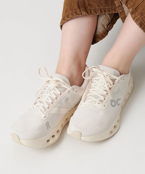 On（オン）の「＜On＞クラウドサーファー ネクスト/スニーカー（スニーカー・レディース・ナチュラル・23.5cm/25cm/23cm/24cm/24.5cm）」の2枚目の写真
