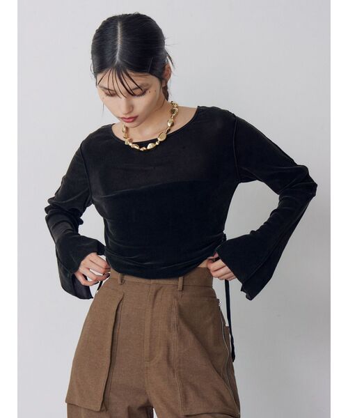 MURUA（ムルーア）の「フレアスリーブベロアトップス（Tシャツ/カットソー・レディース・ブラック/ブラウン/ブルー・FREE）」の4枚目の写真