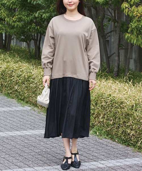 LAVEANGE(ラビアンジェ)の「【好機能シリーズ】吸湿発熱/静電気防止 ポンチ異素材切替ワンピース│Aライン/ ロング丈/ドッキングワンピース/体型カバー(ワンピース・レディース・モカ/ブラック・LL/M/5L/4L/3L)」の1枚目の写真