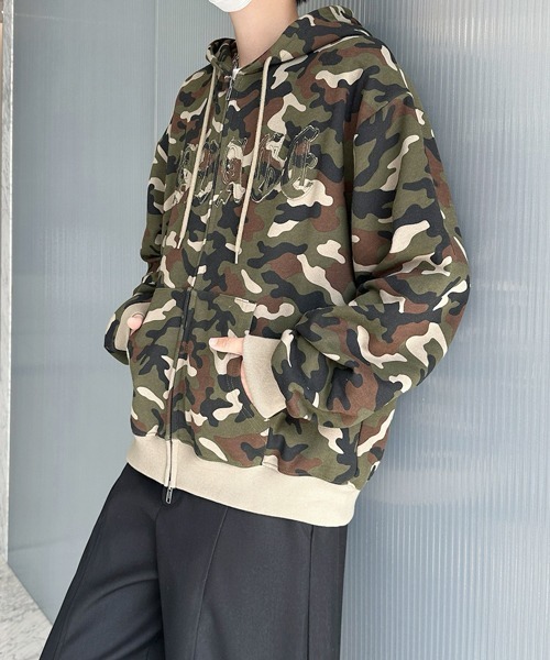 FVLMEN(フルメン)の「【FVLMEN】logo patch tree camouflage short W zip parka/ロゴ パッチ ツリー カモフラージュ 短丈 ダブル ジップ パーカー(パーカー・メンズ・グリーン系カモフラージュ/ブラウン系カモフラージュ・MEDIUM/LARGE)」の13枚目の写真