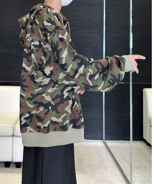 FVLMEN(フルメン)の「【FVLMEN】logo patch tree camouflage short W zip parka/ロゴ パッチ ツリー カモフラージュ 短丈 ダブル ジップ パーカー(パーカー・メンズ・グリーン系カモフラージュ/ブラウン系カモフラージュ・MEDIUM/LARGE)」の5枚目の写真