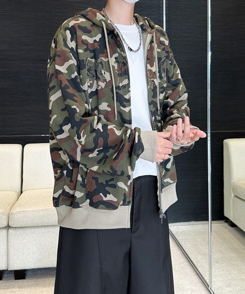 FVLMEN(フルメン)の「【FVLMEN】logo patch tree camouflage short W zip parka/ロゴ パッチ ツリー カモフラージュ 短丈 ダブル ジップ パーカー(パーカー・メンズ・グリーン系カモフラージュ/ブラウン系カモフラージュ・MEDIUM/LARGE)」の4枚目の写真