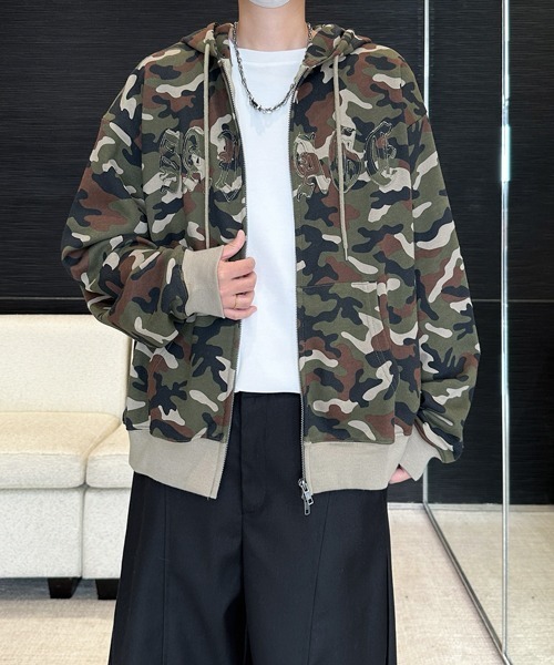 FVLMEN(フルメン)の「【FVLMEN】logo patch tree camouflage short W zip parka/ロゴ パッチ ツリー カモフラージュ 短丈 ダブル ジップ パーカー(パーカー・メンズ・グリーン系カモフラージュ/ブラウン系カモフラージュ・MEDIUM/LARGE)」の3枚目の写真