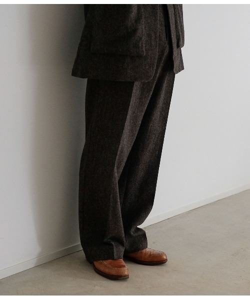 PORT BY ARK（ポートバイアーク）の「PORT BY ARK / ポートバイアーク：British Tweed Trousers：PO18-PT02[COR]（スラックス・メンズ・ブラウン・1/2）」の2枚目の写真