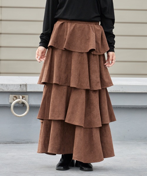 AO2(アオズ)の「【80%OFF】フェイクスエードティアードロングスカート(スカート・レディース・ブラック/ベージュ/ブラウン・FREE)」の3枚目の写真