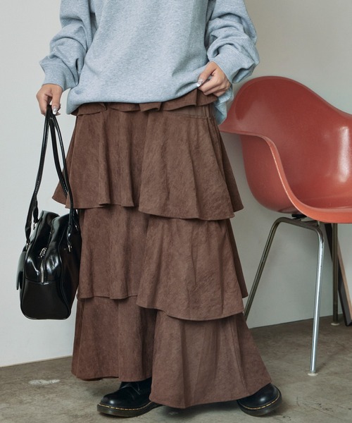 AO2(アオズ)の「【80%OFF】フェイクスエードティアードロングスカート(スカート・レディース・ブラック/ベージュ/ブラウン・FREE)」の14枚目の写真