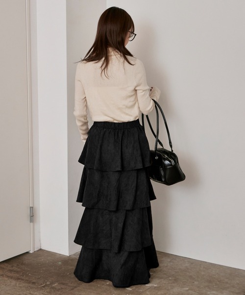 AO2(アオズ)の「【80%OFF】フェイクスエードティアードロングスカート(スカート・レディース・ブラック/ベージュ/ブラウン・FREE)」の11枚目の写真