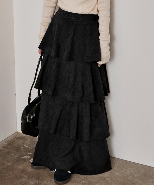 AO2(アオズ)の「【80%OFF】フェイクスエードティアードロングスカート(スカート・レディース・ブラック/ベージュ/ブラウン・FREE)」の5枚目の写真