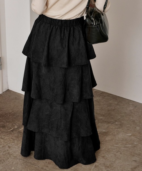 AO2(アオズ)の「【80%OFF】フェイクスエードティアードロングスカート(スカート・レディース・ブラック/ベージュ/ブラウン・FREE)」の4枚目の写真